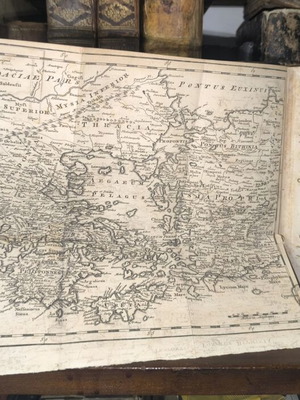 Δημοσθένους Λόγοι Δημηγορικοί Δώδεκα 1755 δύο δερματόδετοι τόμοι μεταχειρισμένοι