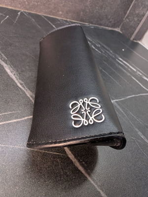 Θήκη γυαλιών Loewe, μαύρη