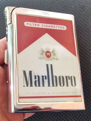 Marlboro collectible metal cigarette case with built-in lighter, like new