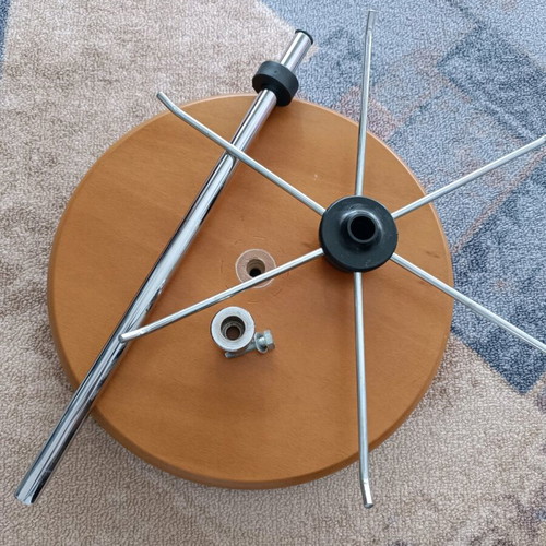 Rotating stand 32cm diameter like new with wooden base