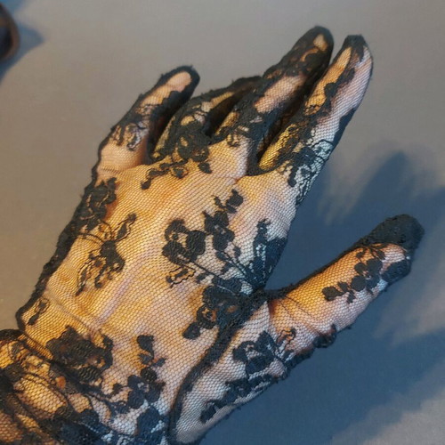 Lace gloves like new, tulle with embroidery, black