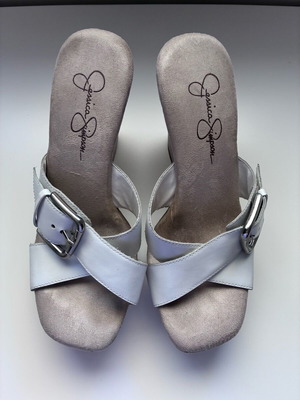 Jessica Simpson platform slipper like new, white and gray size 37