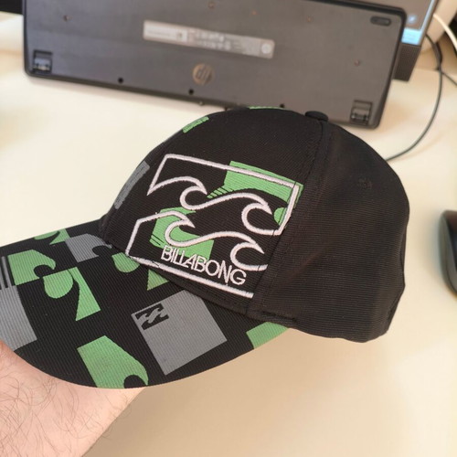 Billabong men's hat one size like new, black and green