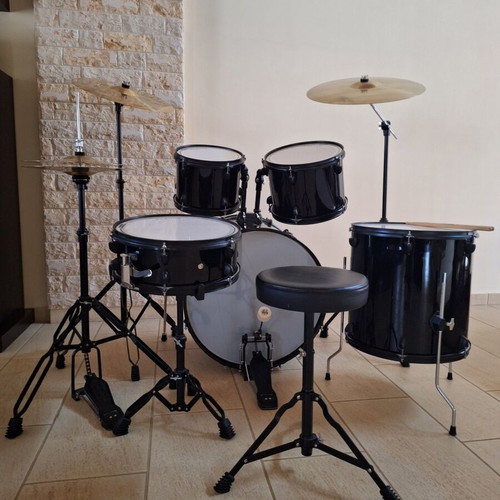 Granite Rock Beat Black Drum Set like new with cymbals and accessories
