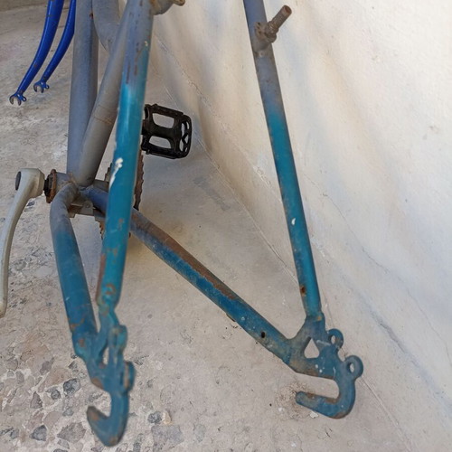 26-Inch Bicycle Frame used, green with minor rust
