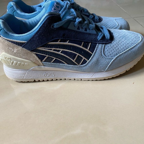 Asics shoes like new, left size 43.5 right size 42