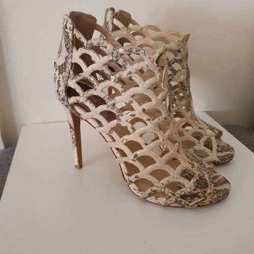 Vince Camuto leather shoes snake print size 36 like new