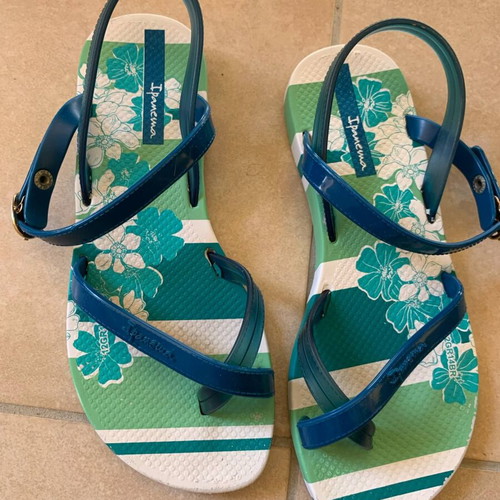 Ipanema sandals size 32 like new, blue and green