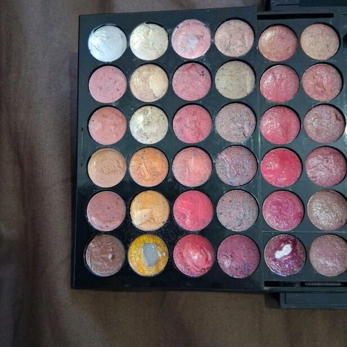 Makeup palette used with 36 lip colors, 6 blushes, 36 eyeshadows and mirror