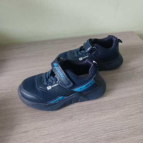 Athletic shoes like new, size 28, blue