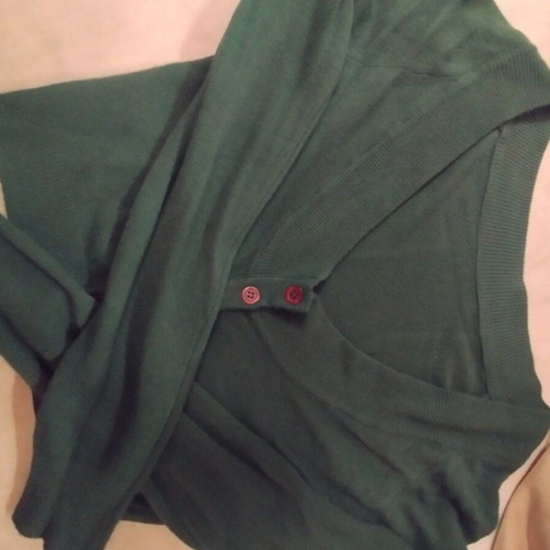 Knitted crop top cardigans in dark blue and green, like new