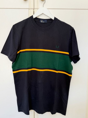 Fred Perry κοντομάνικο μέγεθος Large σαν καινούργιο, μπλε με πράσινο
