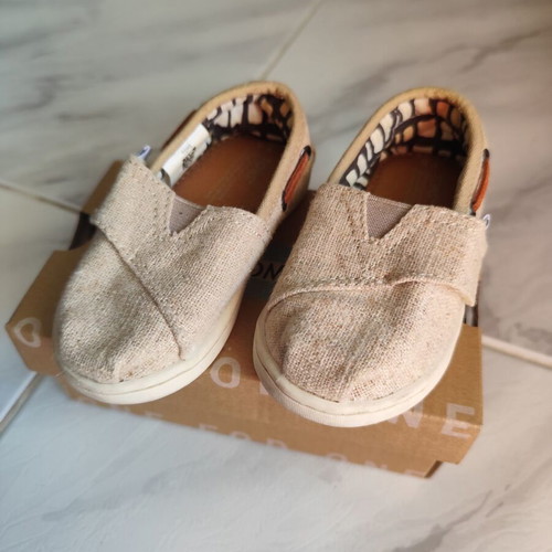 Toms kids espadrilles beige size 21 like new