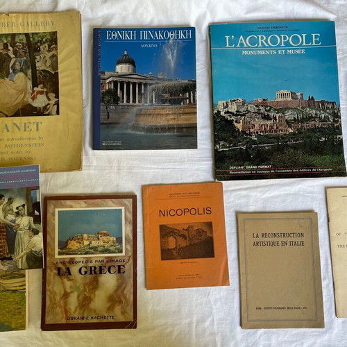 Set of used books and brochures on fine arts and archaeology