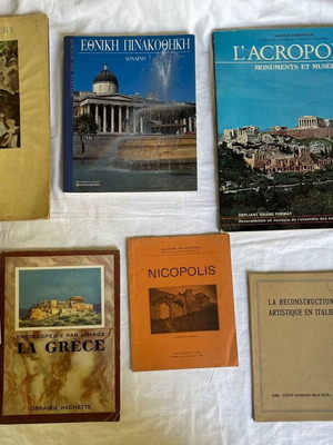 Set of used books and brochures on fine arts and archaeology