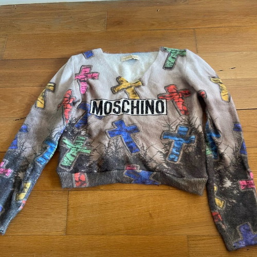 Moschino short sweater like new, gray with multicolor crosses