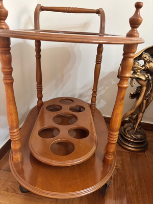 Ξύλινο μπαράκι μεταχειρισμένο με ρόδες, vintage design