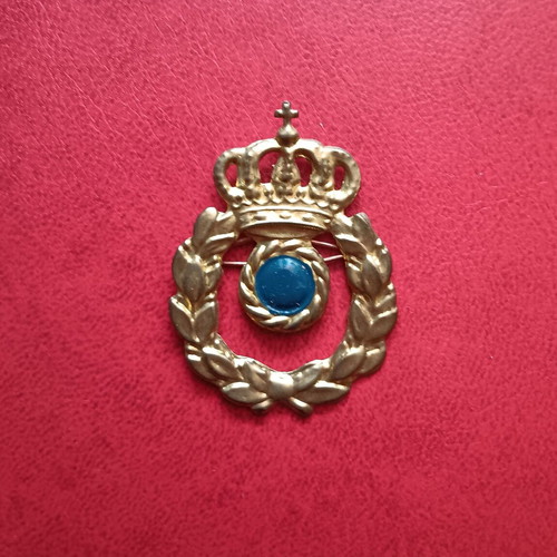 Metal Collectible Royal Emblem like new