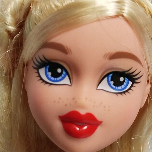 Bratz Study Abroad Cloe 2015 reboot doll used with flaws