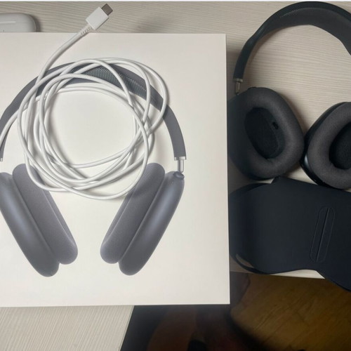 Apple AirPods Max USB-C Blue like new