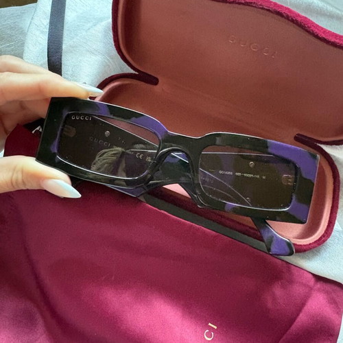 Gucci sunglasses like new, black and purple