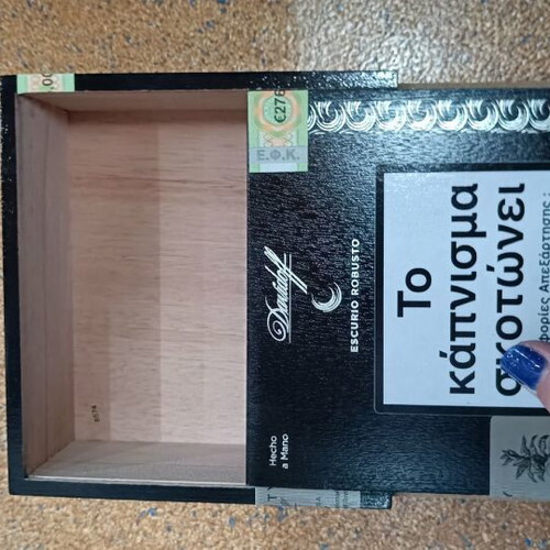 Collectible Davidoff Robusto Escurio box made of hardwood like new