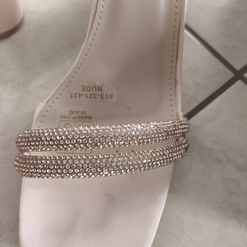 Franchesca Moretti sandals size 39 like new, beige satin with rhinestones