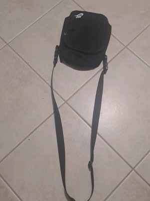 Nike τσαντάκι σαν καινούργιο, μαύρο και άσπρο