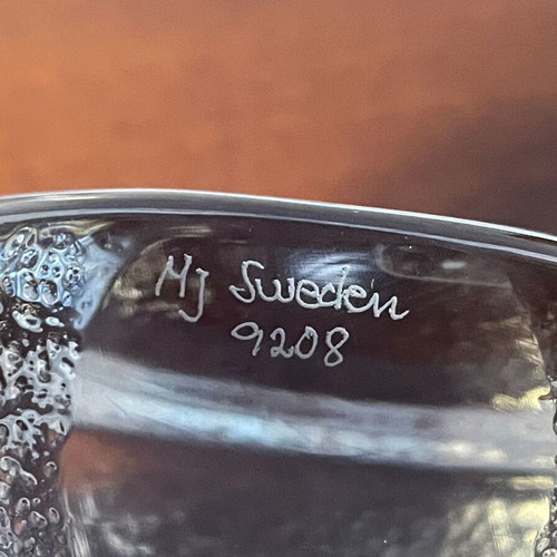 Collectible crystal paperweight Mats Jonasson Sweden "Turtle Doves" like new