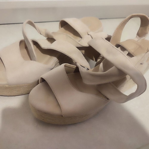 Platform sandals size 40 beige like new