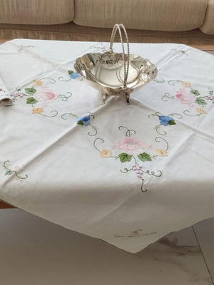 Vintage handmade embroidery set, like new, pack of 2