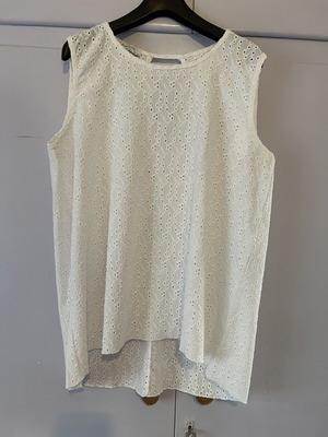 Celestino γυναικεία αμάνικη μπλούζα plus size 2XL-3XL σαν καινούργιο, άσπρη