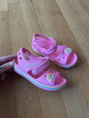Crocs παιδικά πέδιλα με ουράνιο τόξο σαν καινούργια, νούμερο 24, ροζ