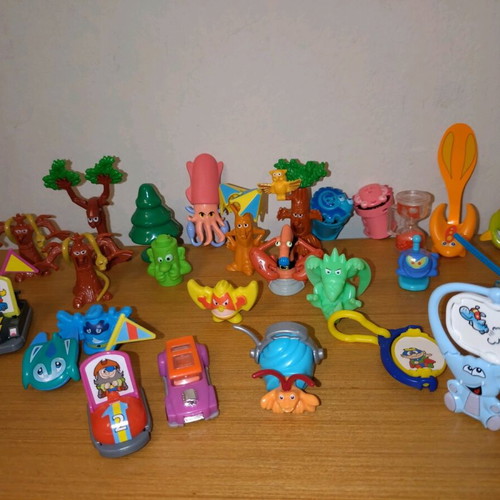 Kinder Surprise figures vintage lot of 27, like new