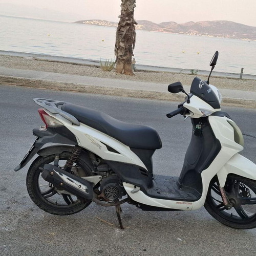 Sym Symphony 150 scooter like new, 17,000 km, white