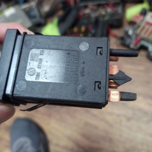 Button heater switch for VW Polo 6N2 used, 6H0959621A 6N0959621B
