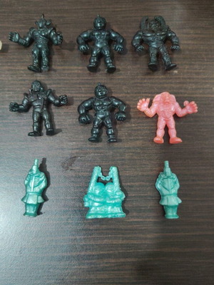Alien figures like new