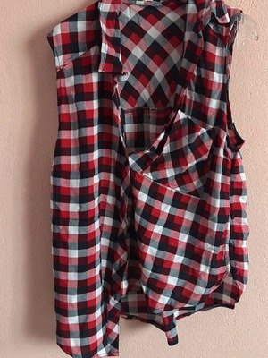 Bershka checked shirt like new, size S, white and red