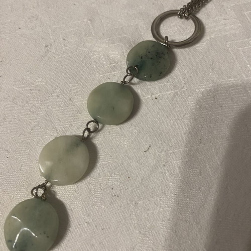 Vintage long necklace with green flat beads and double chain like new