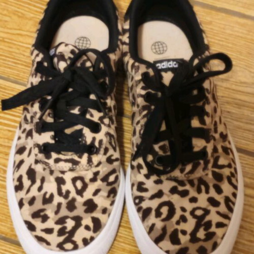 Adidas Women's Shoes like new, size 40, leopard print