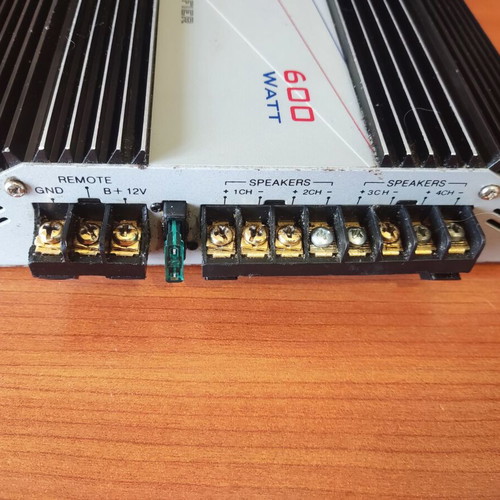 Earthquake Tremor TNT600 4CH amplifier used, car audio