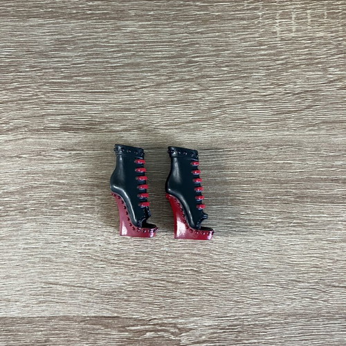 Monster High Toralei Wave 1 shoes used