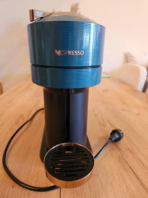 Nesspresso Vertuo Next espresso machine like new