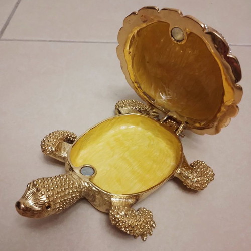 Turtle jewelry box used, 20 cm length and 15 cm width