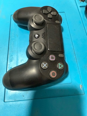 PS4 контролер черен в употребявано състояние
