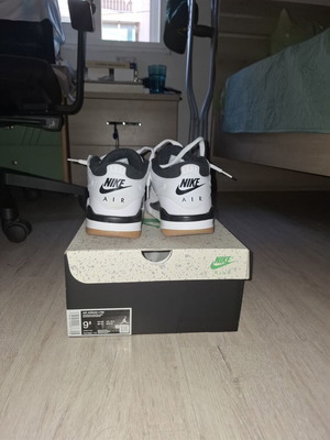Air Jordan 4 RM sneakers σαν καινούργια, μέγεθος 43, μαύρο και άσπρο