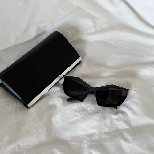 Givenchy Giv-Cut Oversized Geometric Sunglasses like new, black