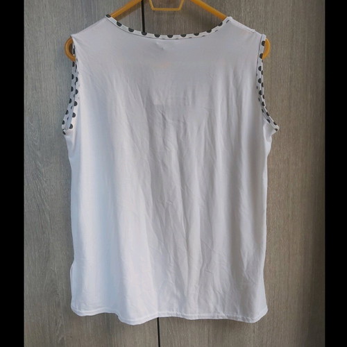 Sleeveless blouse XL new with tag