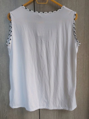 Sleeveless blouse XL new with tag