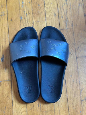 Louis Vuitton Waterfront Mule σανδάλια σαν καινούργια, μαύρα